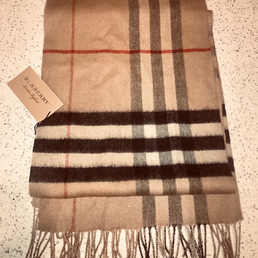 Burberry Classic Large 100% Cashmere Scarf NWT